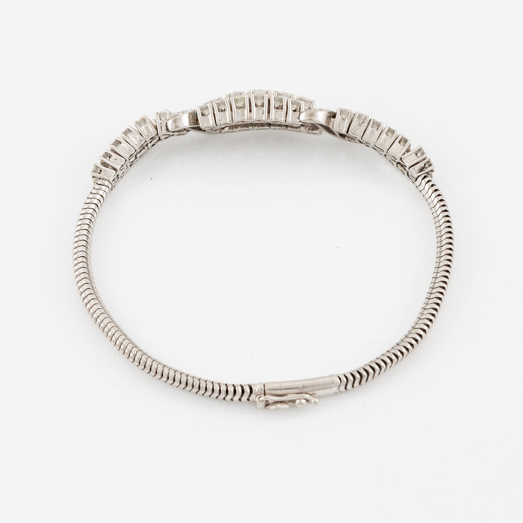 Bracelet, 18K white gold with brilliant-cut diamonds.