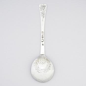 A Danish early 18th century silver spoon, unidentified makers mark, Copenhagen between 1717-1729.
