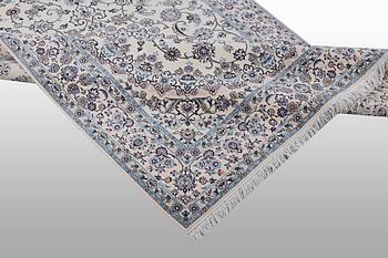 A carpet, Nain, part silk, 6 laa, c. 250 c 160 cm.
