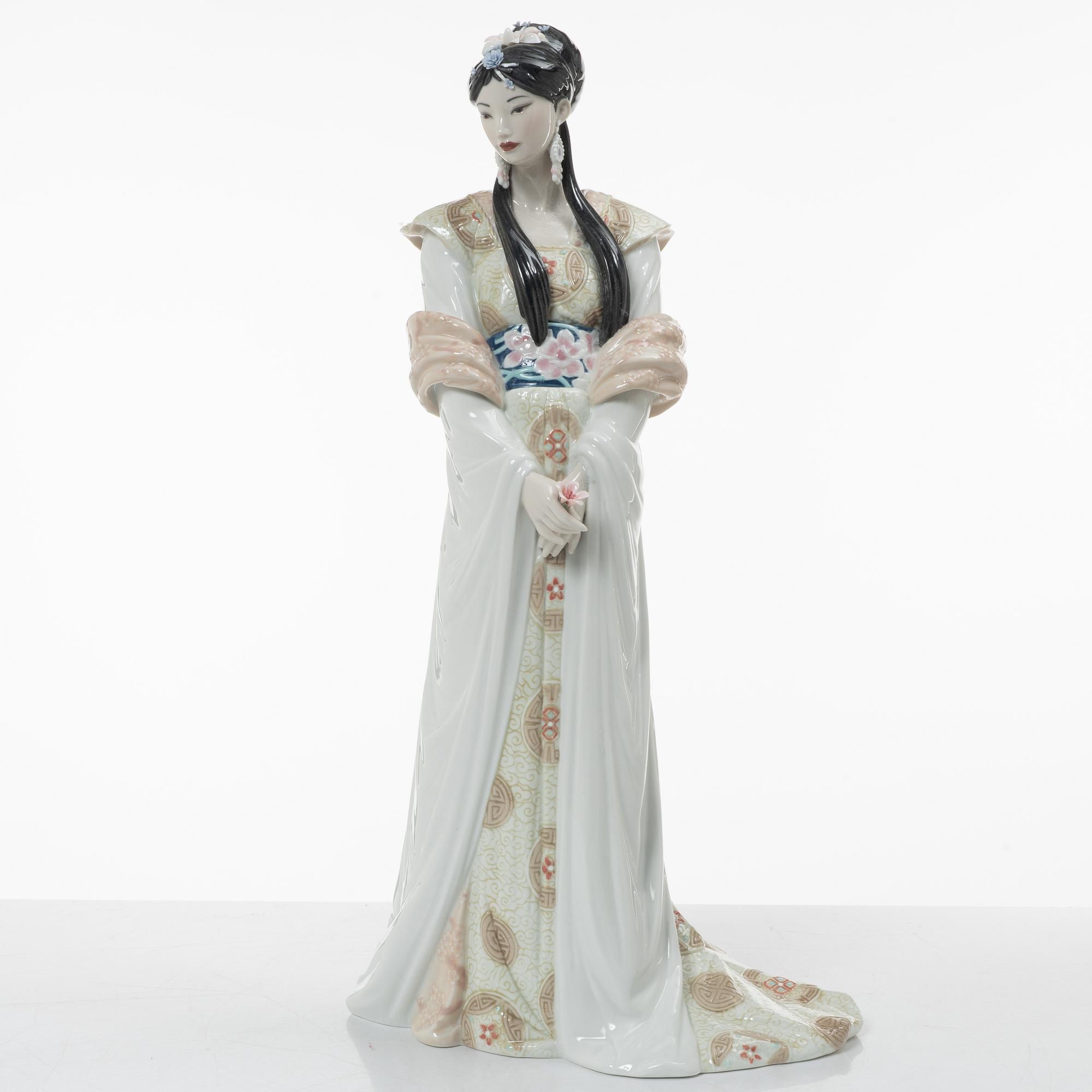 José Luis Santes, figurine, "Chinese beauty", Lladró, Spain, 2012-2022.