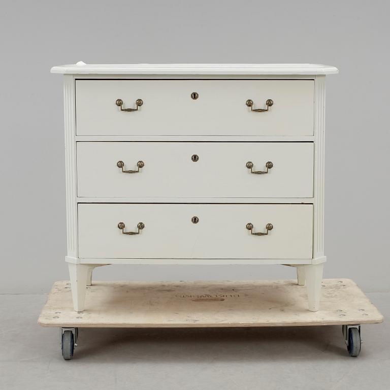 BYRÅ. sengustaviansk-stil, 1900-talets första hälft.