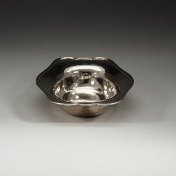 A Swedish 18th century silver basin, marks of Jonas Thomasson Ronander, Stockholm 1770.