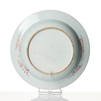 A large famille rose basin, Qing dynasty, 18th century.