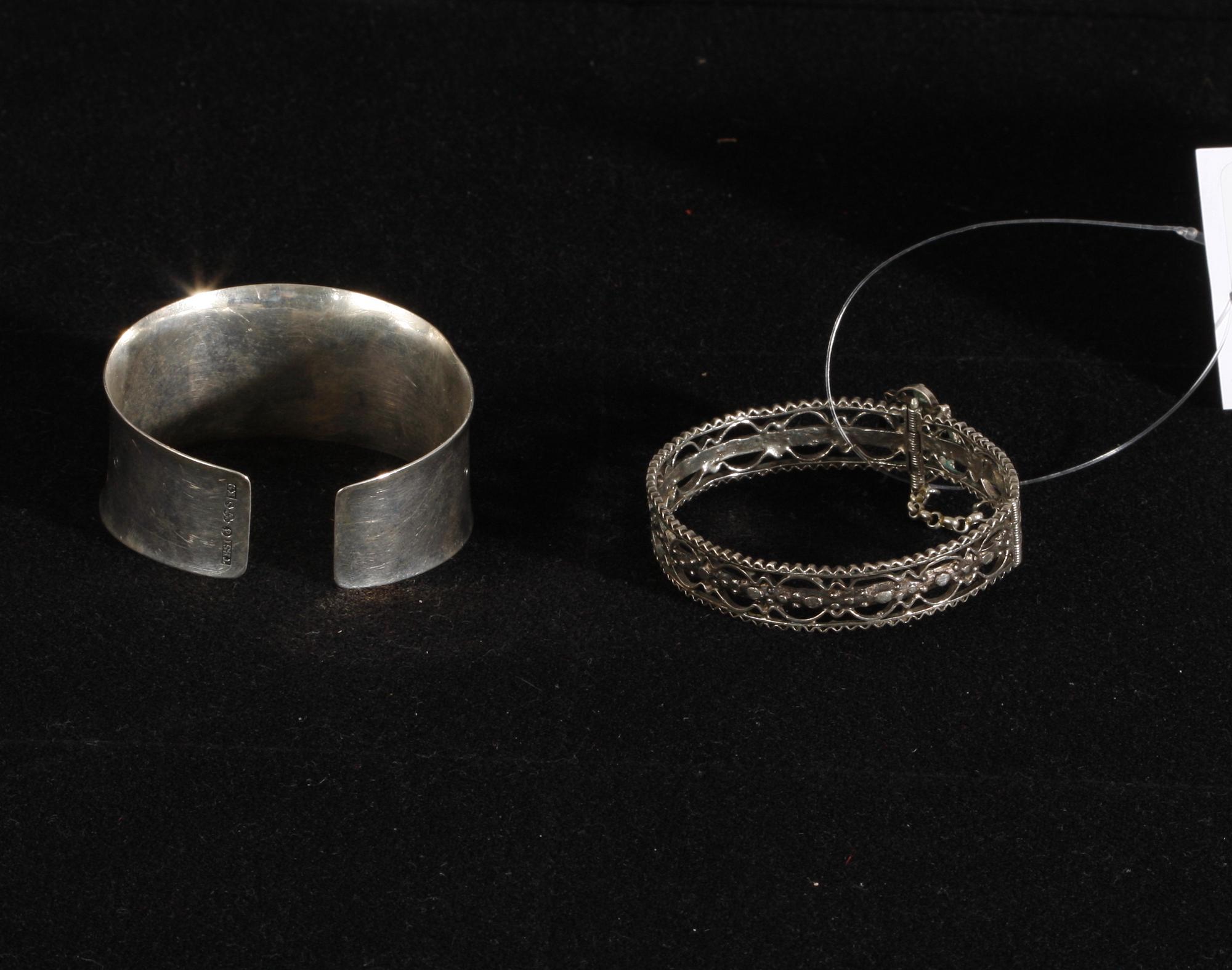 ARMBAND, 2 st, bla silver 1960.
