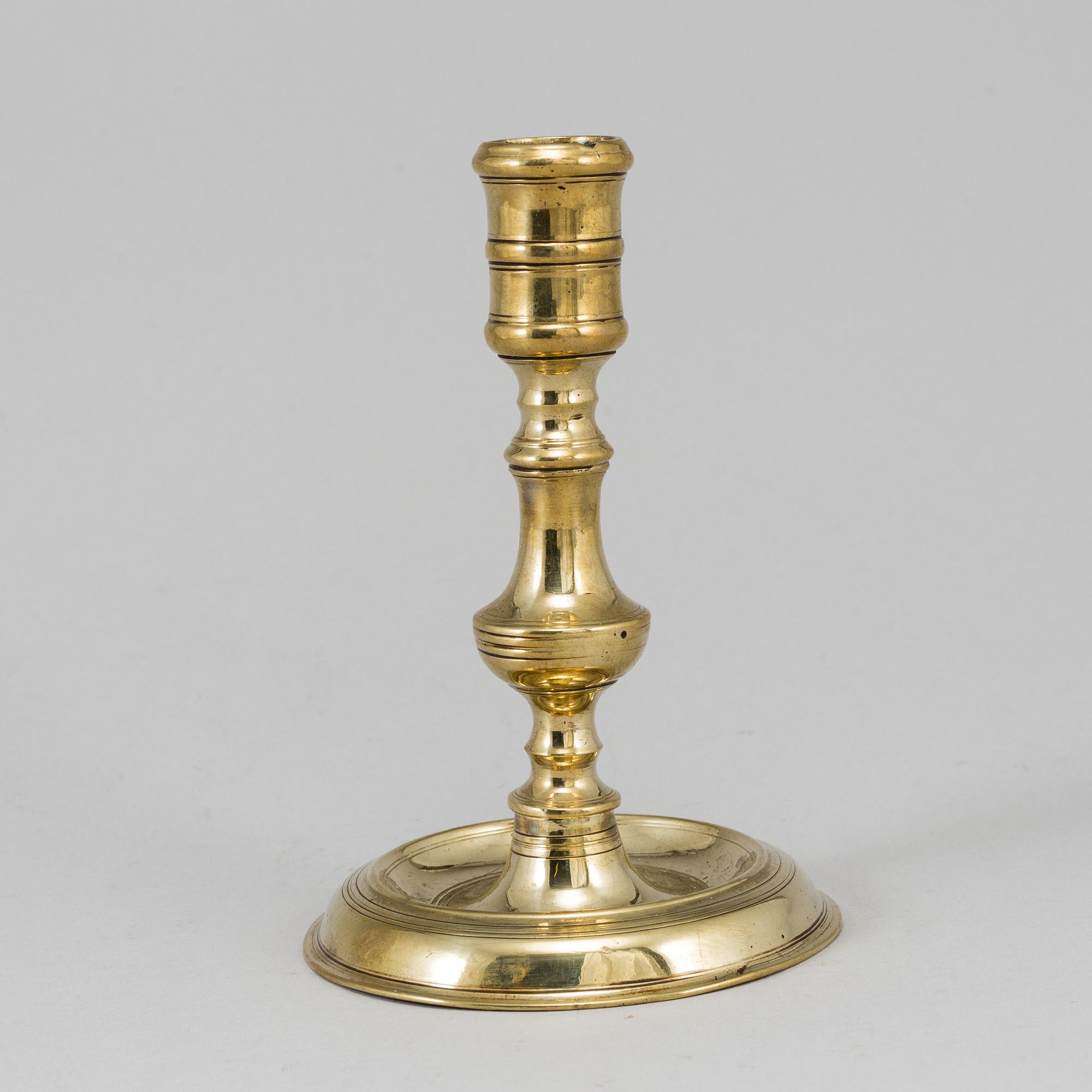 A bronze candlestick, 17th/18th century.