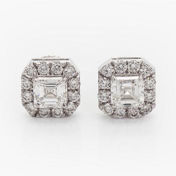 Örhängen, smaragdslipade diamanter 0,70 ct / st samt briljantslipade diamanter, 18K vitguld.