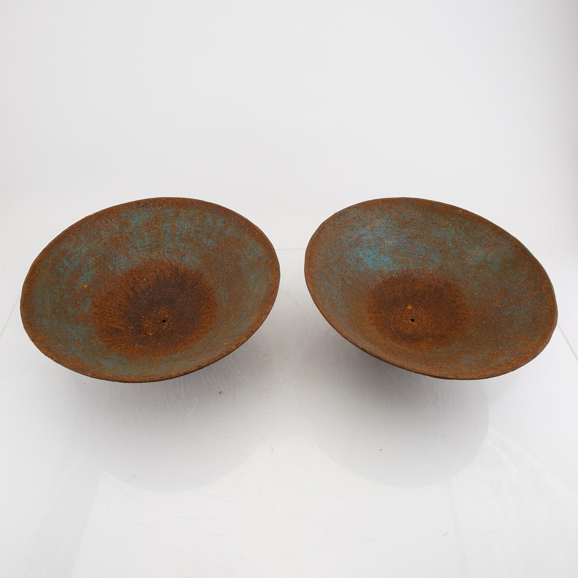 Olof Hult, trädgårdsurnor, ett par, "Mikrokosmos", Näfveqvarns Bruk.