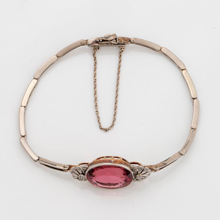 An 18K gold bracelet set with a faceted pink tourmaline weight ca 6.00 cts.