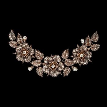 1060. DIADEM/COLLIER, gammalslipade och rosenslipade diamanter, tot. ca 15 ct. samt orientaliska pärlor, 1870-tal.