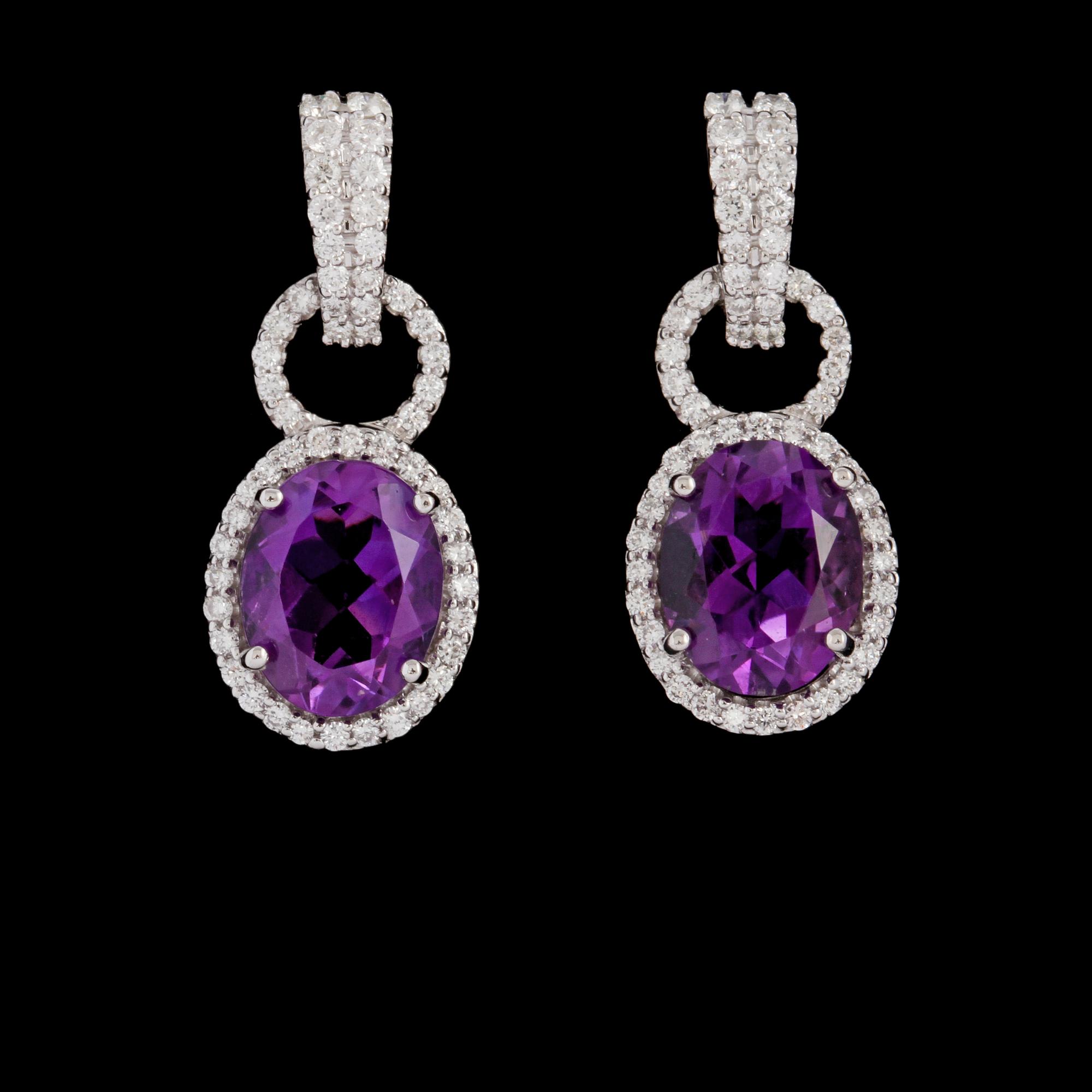 ÖRHÄNGEN, 18k vitguld med små briljantslipade diamanter 0.58 ct samt 2 fasettslipade ametister, 3.14 ct. Vikt 6,4 g.