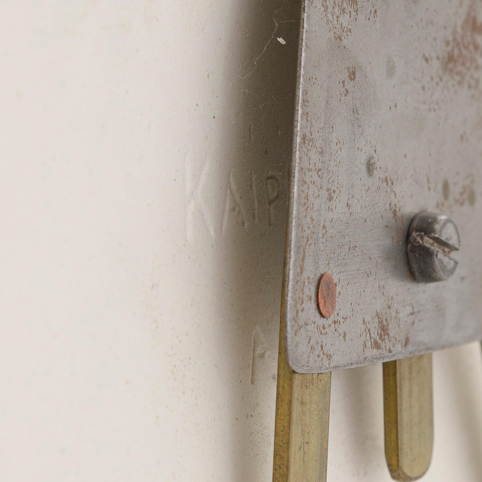 Birger Kaipiainen, a stoneware decorative plate, signed Kaipiainen, Arabia.