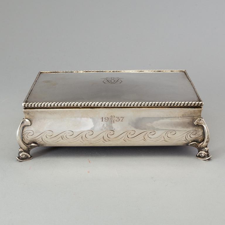 A silver cigar box by firma Karl Anderson in Stockholm 1927.