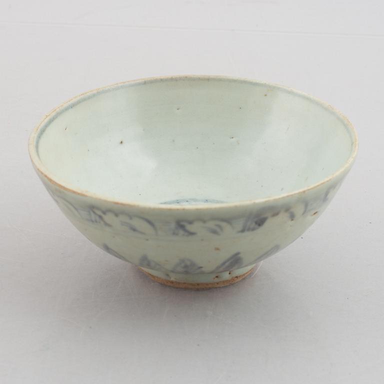 Five pieces of Chinese porcelain, Ming and Qing dynasty, 17th &18th century.