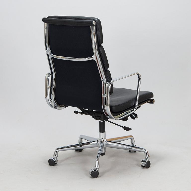 Charles & Ray Eames, kontorsstol, "Soft Pad Chair EA 219, high backrest", Vitra. 2000-tal.