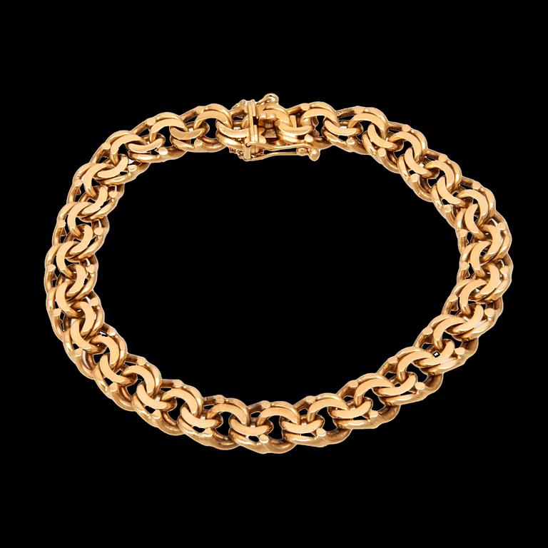 An 18K gold bracelet.