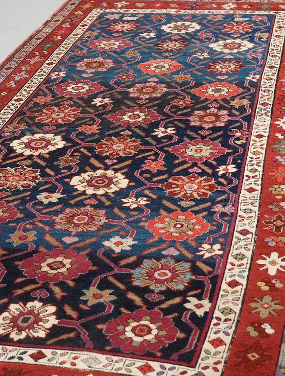 ANTIK/SEMIANTIK KARABAGH. 240 x 120,5 cm.