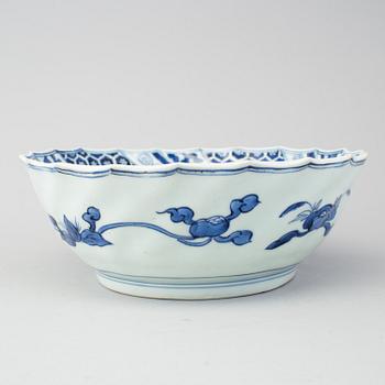 A blue and white Japanese bowl, 18th Century.