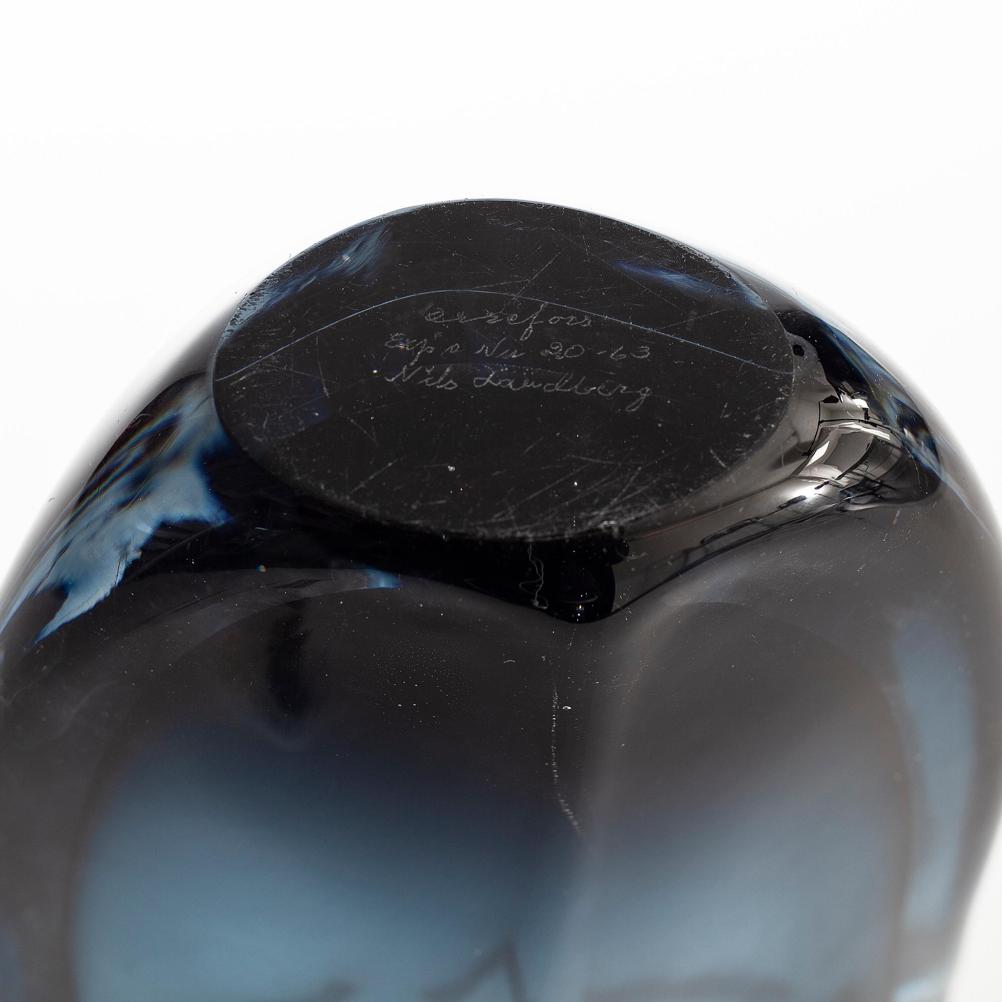 NILS LANDBERG, vas, glas, Orrefors, signerad och daterad 1963.