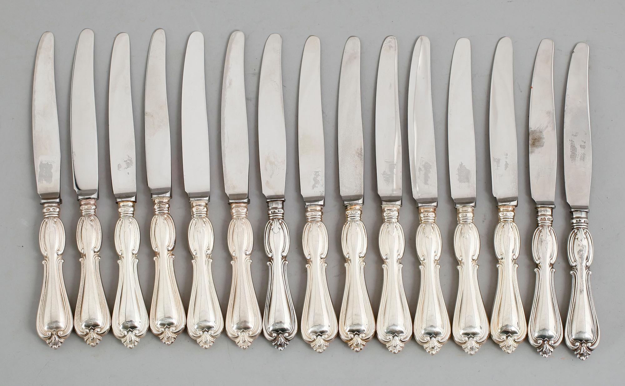 SMÖRGÅSKNIVAR, 15 st, silver, bla GAB, Stockholm, 1952. Total vikt med stålblad ca 620 gram.