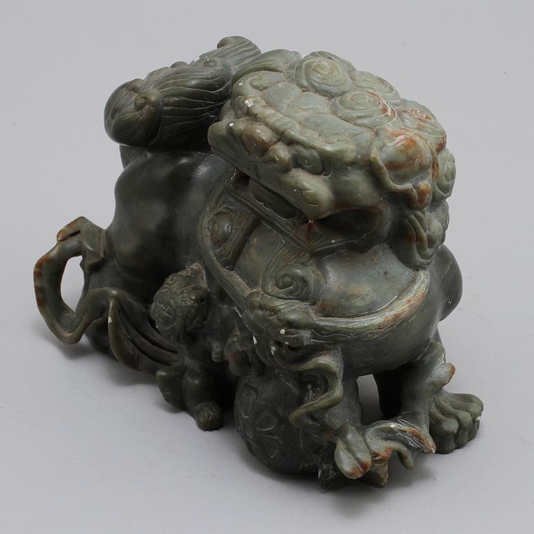 FIGURIN, soapstone, orientalisk, 1900-tal.