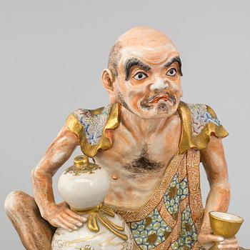 A Japanese satsuma figure, Meiji period (1868-1912).