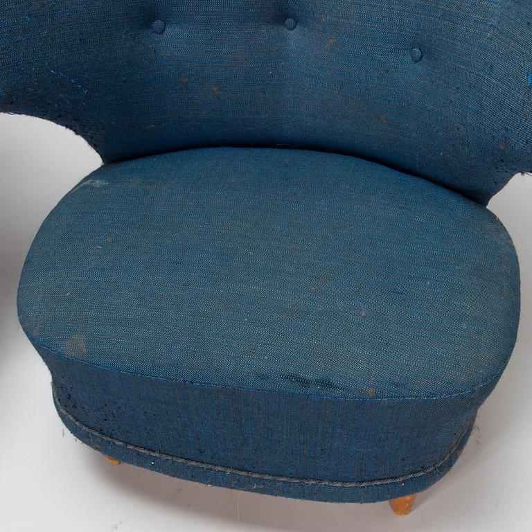 A pair of 1950s armchairs.