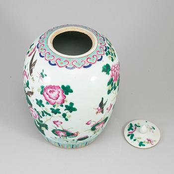 A famille rose jar with cover, Qing dynasty, late 19th century.