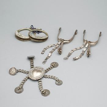 PARTI HÄSTATTIRALJER, 3 delar, mässing och metall, sannolikt Sydamerika, 1800-/1900-tal.