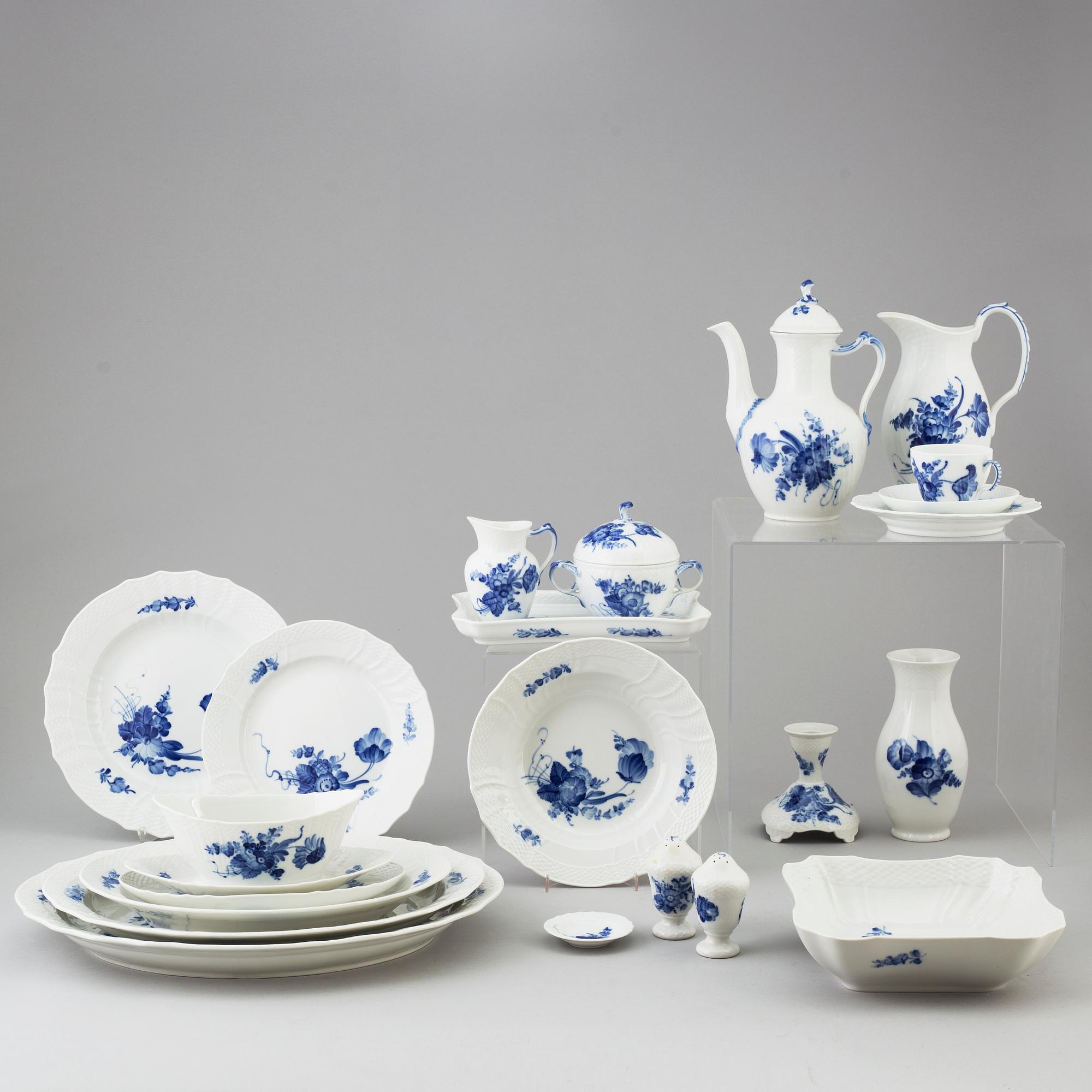 ROYAL COPENHAGEN, a 74 pcs dinner service.