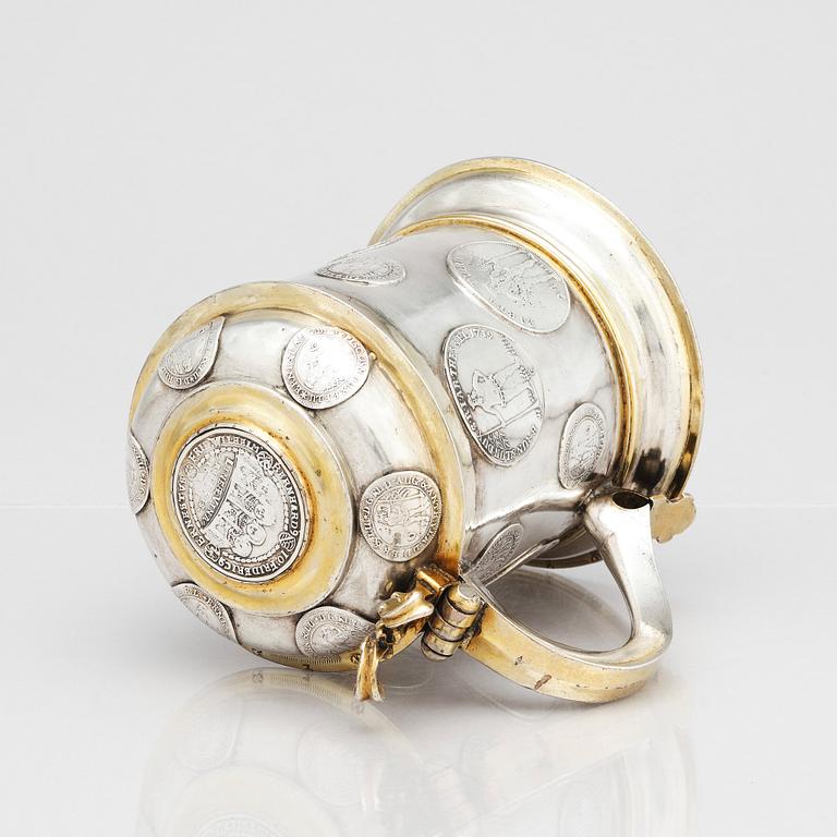 Andreas Junge I, dryckeskanna, delvis förgyllt silver, Königsberg, möjligen 1736.