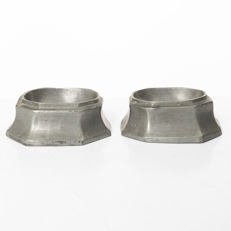 Rokoko, A pair of Swedish pewter salt cellars, 18th century.