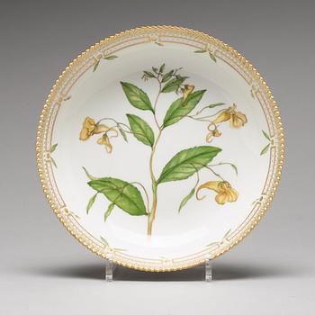 A set of five Royal Copenhagen 'Flora Danica' dishes, Denmark, 20th Century.