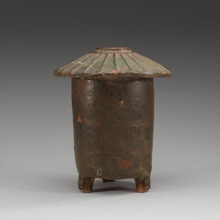 A green glazed grain storage, Han dynasty (206 BC – AD 220).