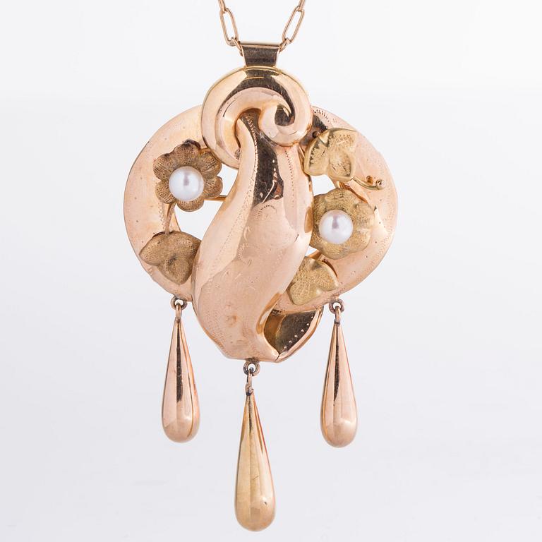 BROSCH/HÄNGE MED KEDJA, 18K guld med odlade saltvattenspärlor, Hugo Olsson, Helsingborg, 1945.