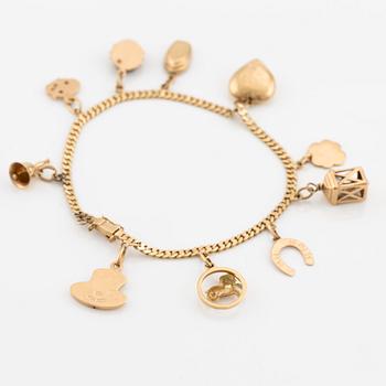 Bracelet 18K gold with charms.