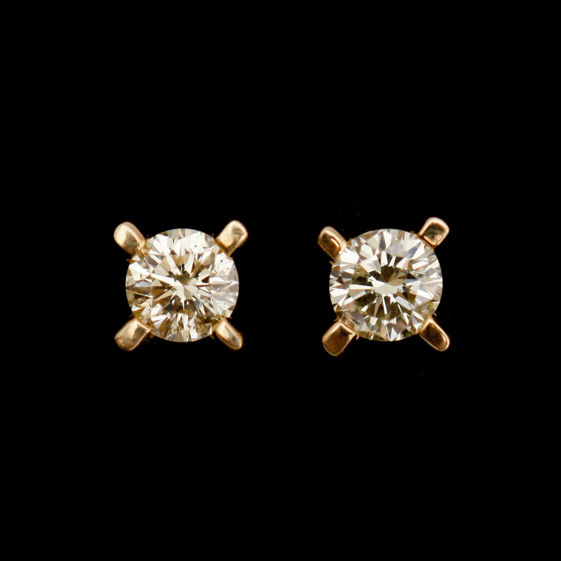 ÖRHÄNGEN, 1 par, 14 k guld, solitära briljantslipade diamanter tot ca 0.74 ct.