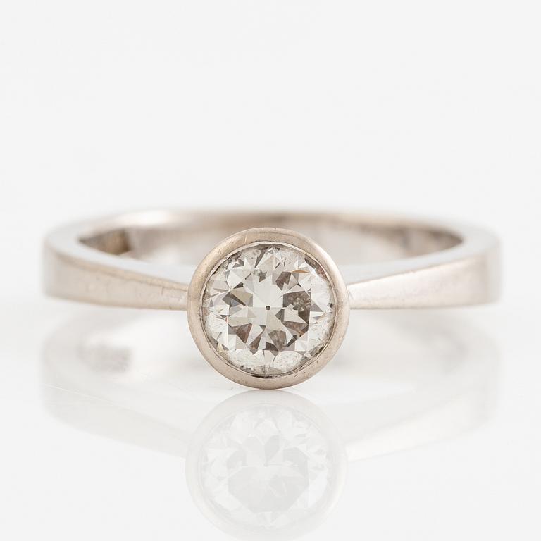 Ring, 18K  vitguld med briljantslipad diamant, 0.72 ct enligt gravyr.