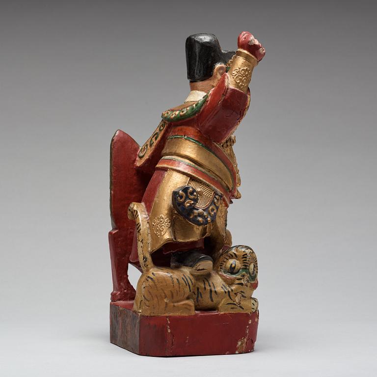 SKULPTUR, lackerat trä. Qingdynastin, 1800-tal.