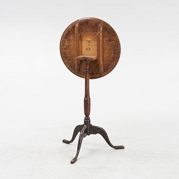 A tilt top table by Jacob Sjölin (1767-1785).