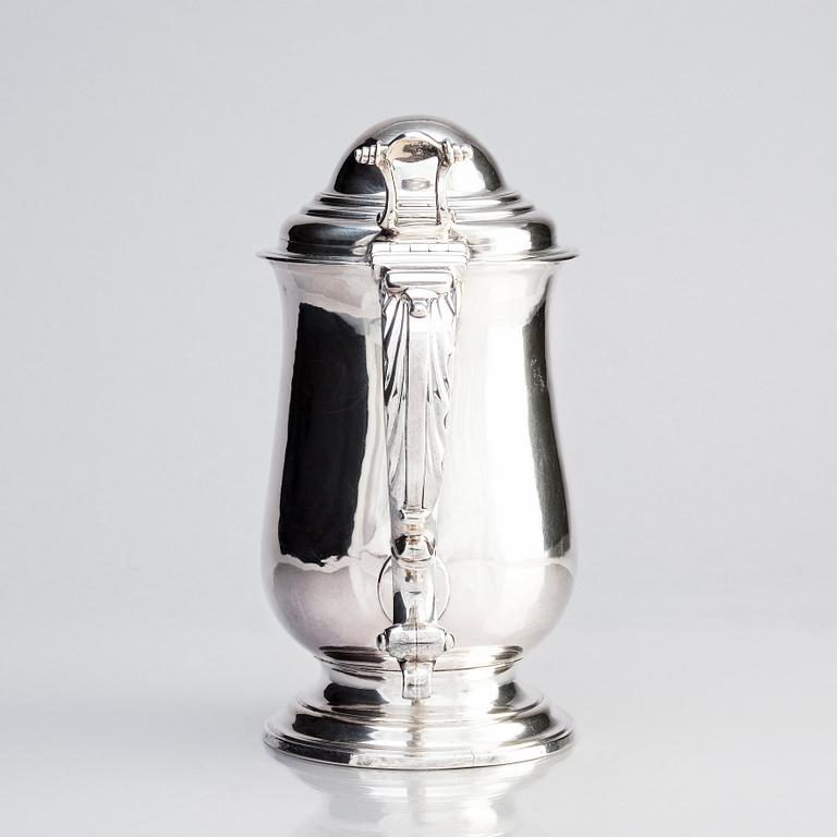 Dryckeskanna, silver, London 1775, möjligen av William Bennet.