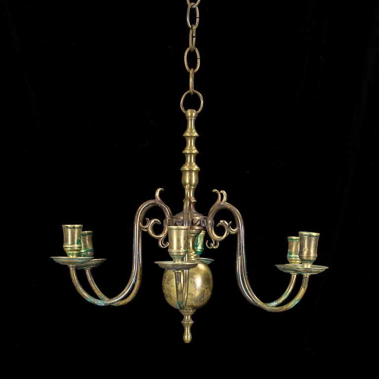 LJUSKRONA, så kallad Malmkrona, mässing, 1900-tal. Höjd 36 cm.