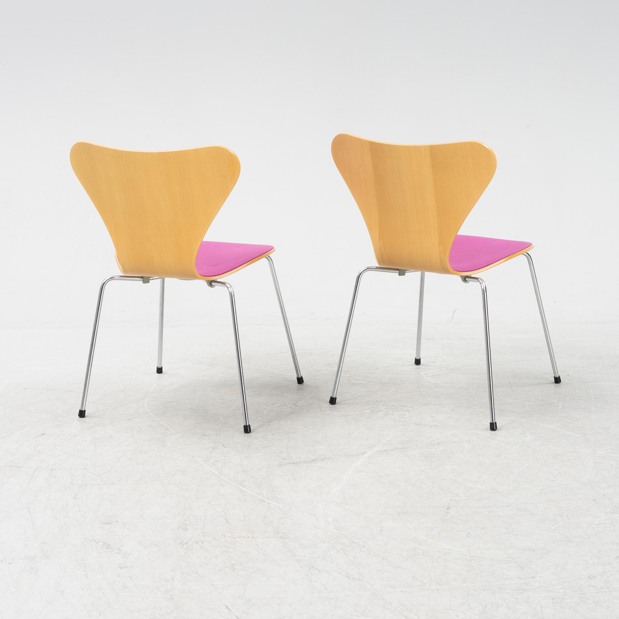 Arne Jacobsen, stolar, 6 st, "Sjuan", Fritz Hansen, Danmark, daterade 1991.