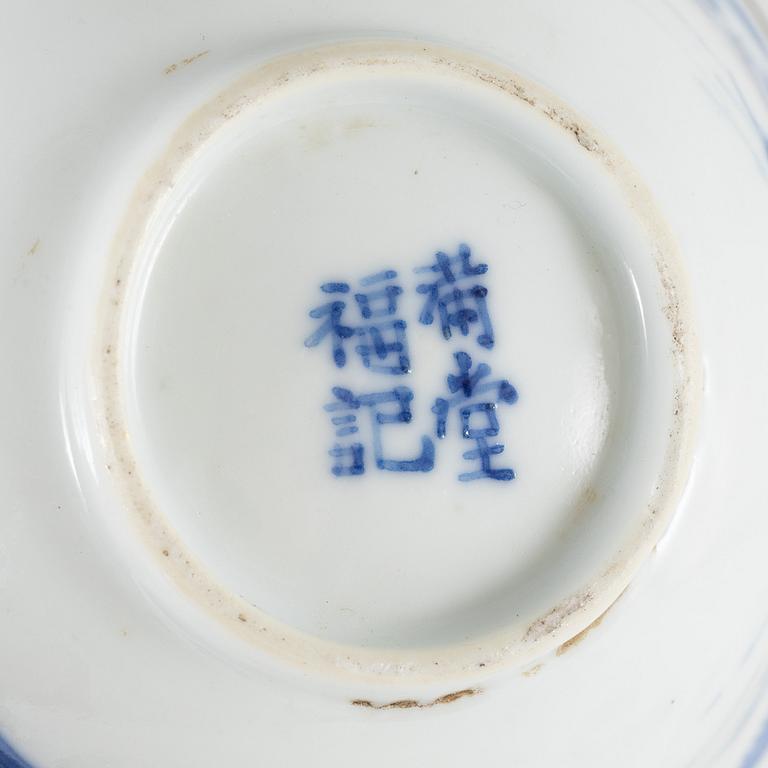 A group of five pieces of blue and white Chinese porcelain, Qing dynasty, 19th Century.