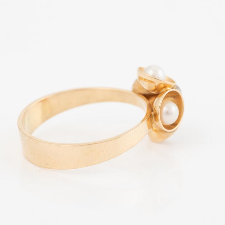 Ring 14K guld med odlade pärlor och en åttkantslipad diamant.