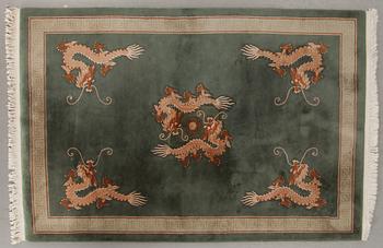 Matta, Kina old, ca 292 x 198 cm.