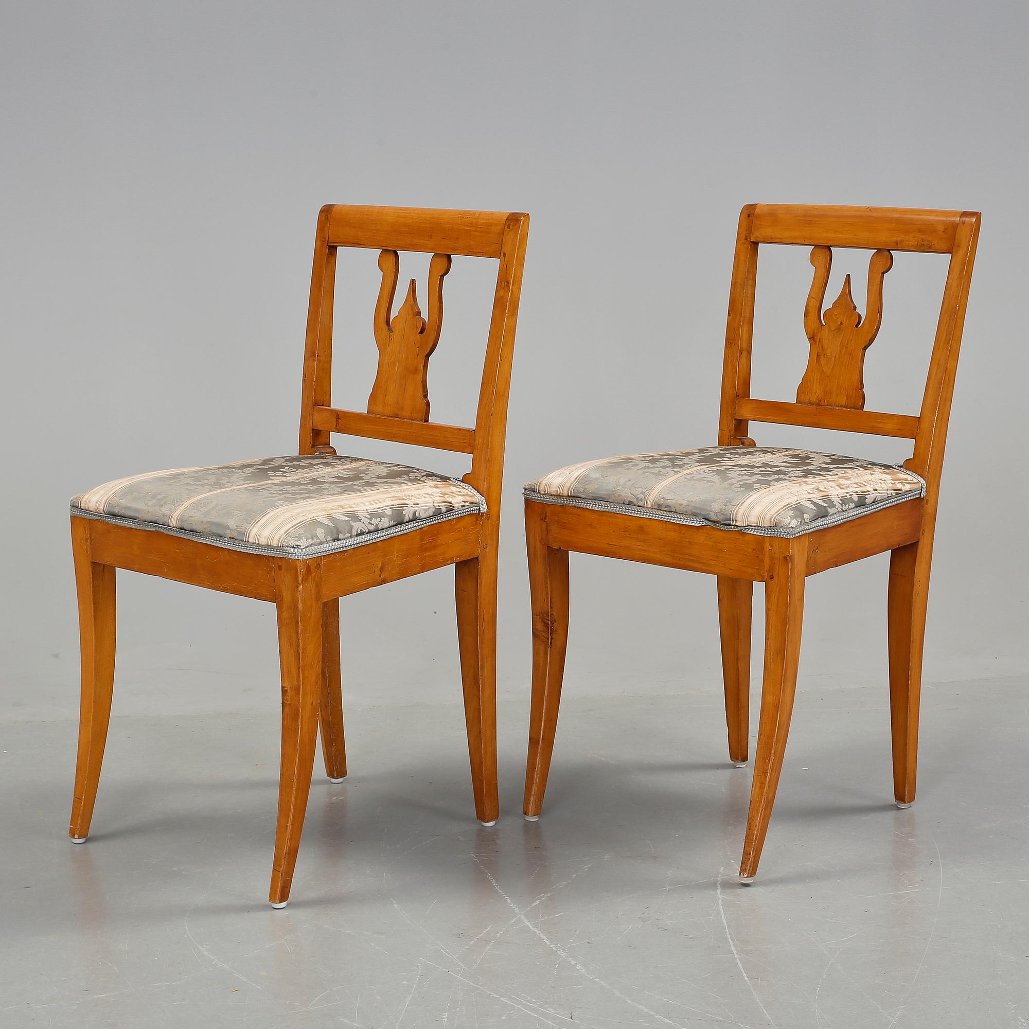 STOLAR, ett par, empirestil, 1800/1900-tal.