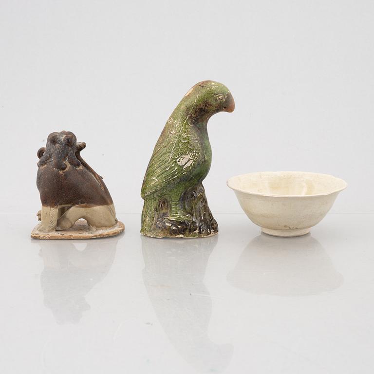 Two ceramic figures and a bowl, Qing dynasty, for the Southeast Asian market.