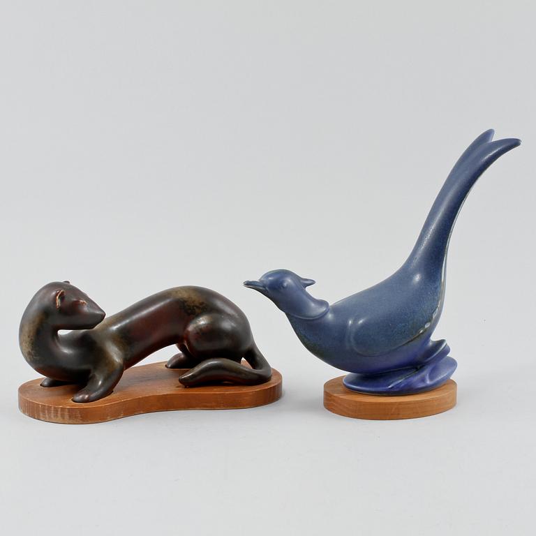 FIGURINER, 2 st, stengods, Gunnar Nylund, Rörstrand, 1900-talets andra hälft.