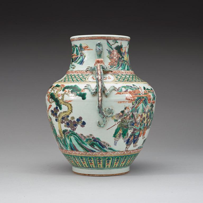 VAS, porslin. Qingdynastin, 1800-tal.