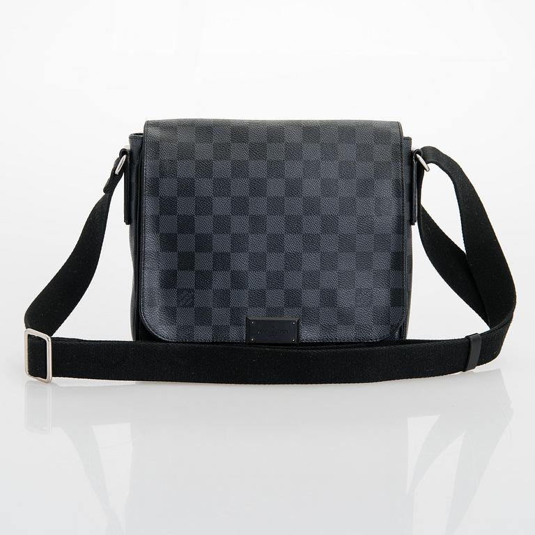 Louis Vuitton, "District PM Messenger", väska.
